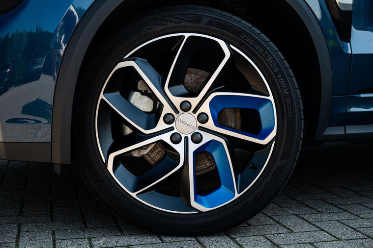 Vehicle Image 12