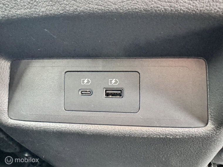 Vehicle Image 28