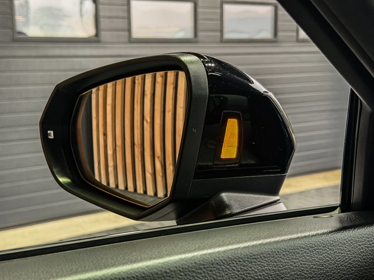 Vehicle Image 38