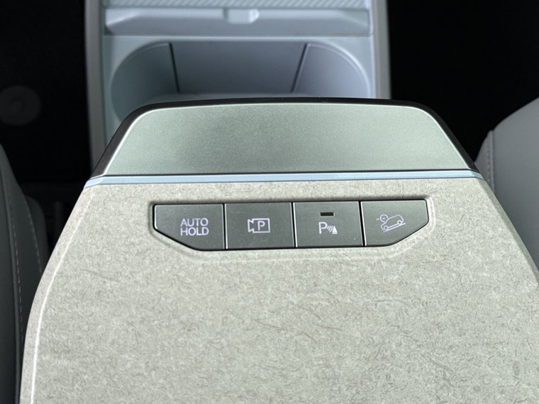 Vehicle Image 32