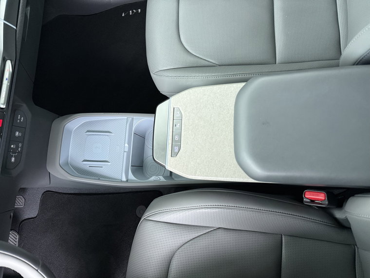 Vehicle Image 33