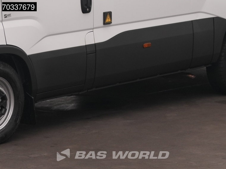 Vehicle Image 41