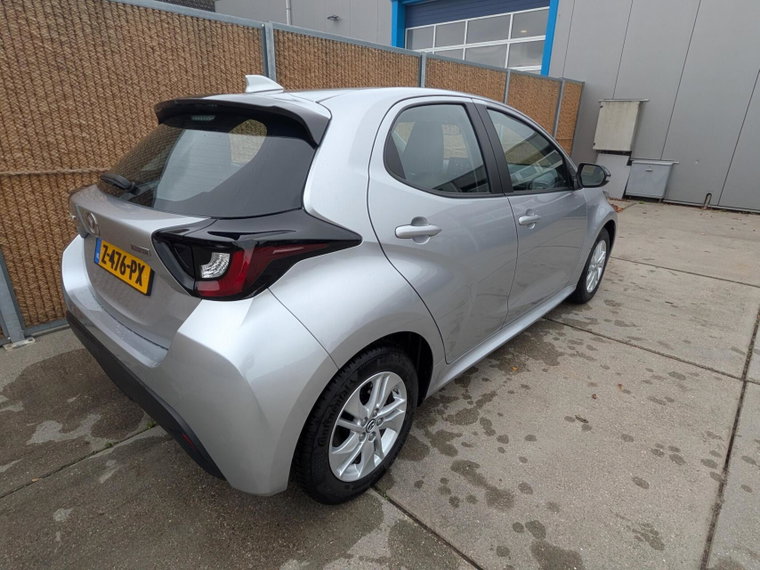 Vehicle Image 5