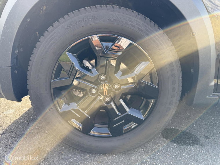 Vehicle Image 30