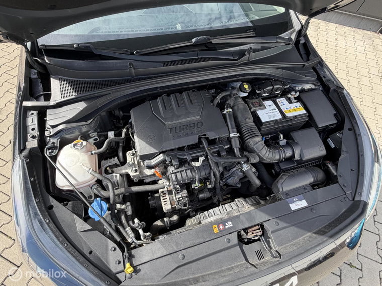 Vehicle Image 25