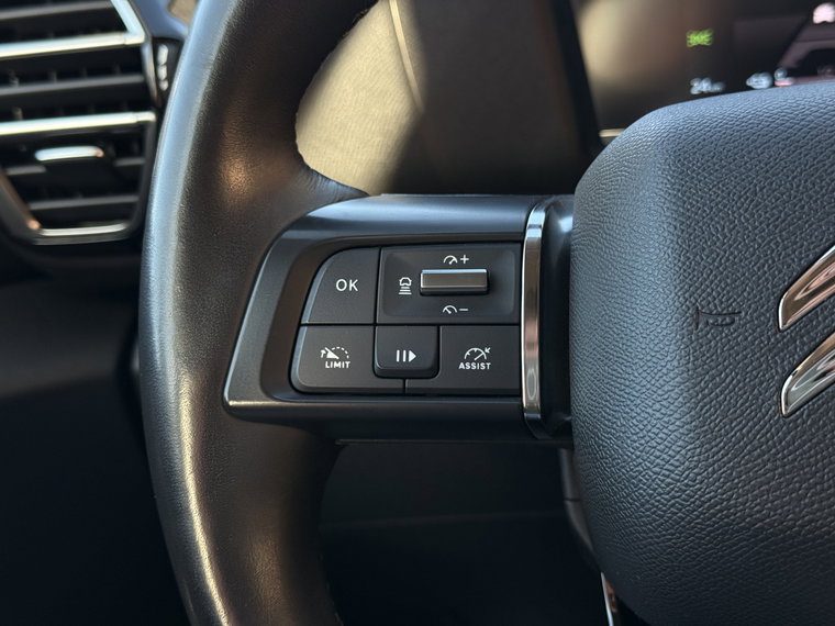 Vehicle Image 24