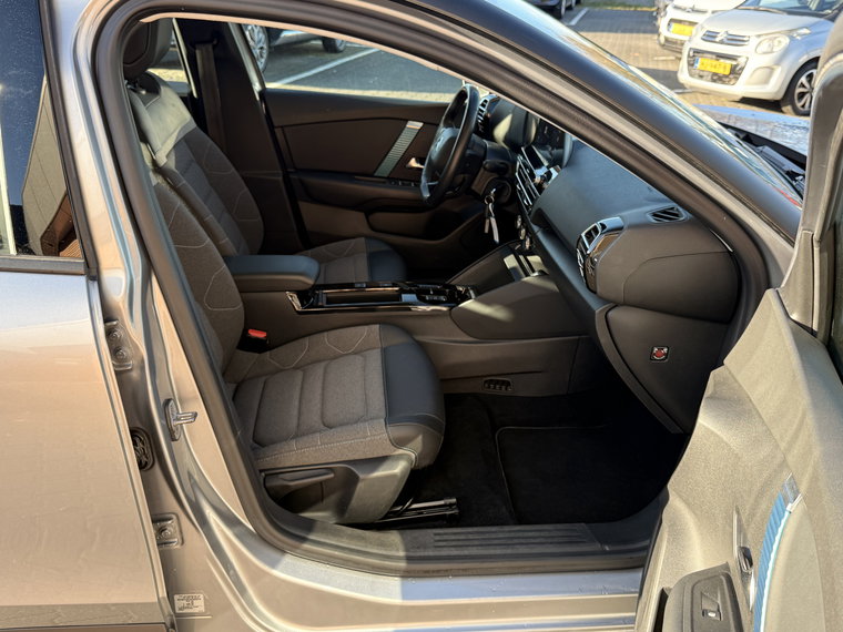 Vehicle Image 40