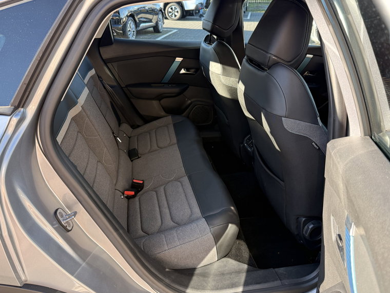 Vehicle Image 42