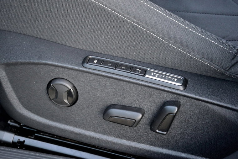 Vehicle Image 23