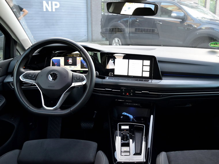Vehicle Image 9
