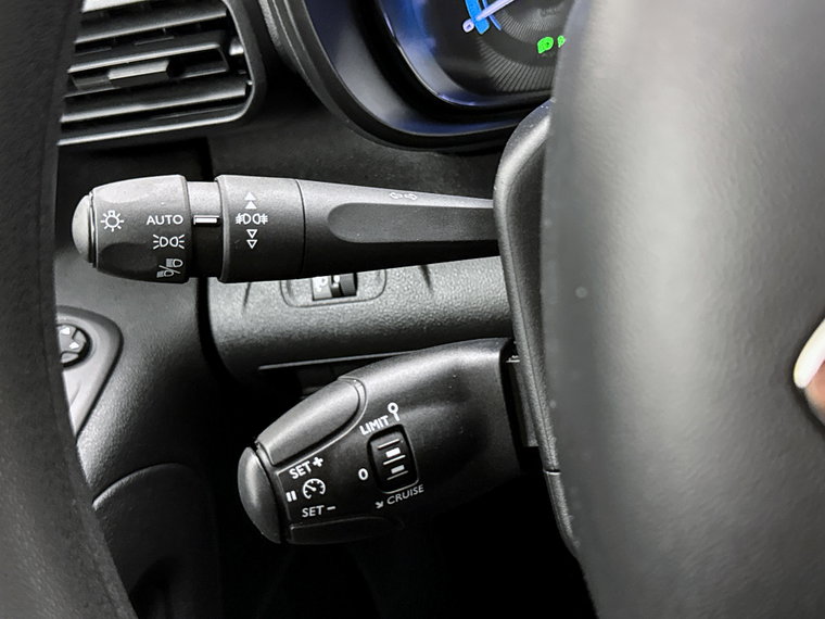 Vehicle Image 25