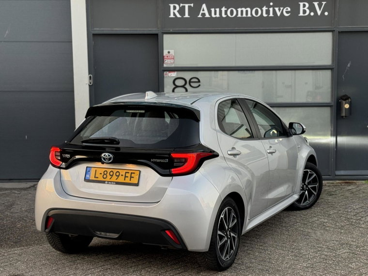 Vehicle Image 6