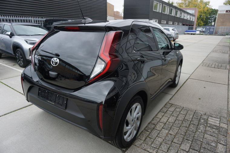 Vehicle Image 6
