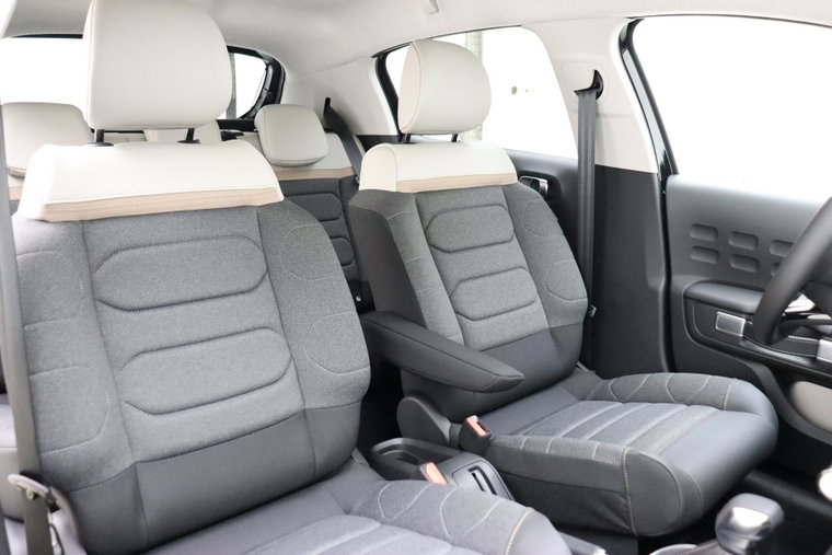 Vehicle Image 12