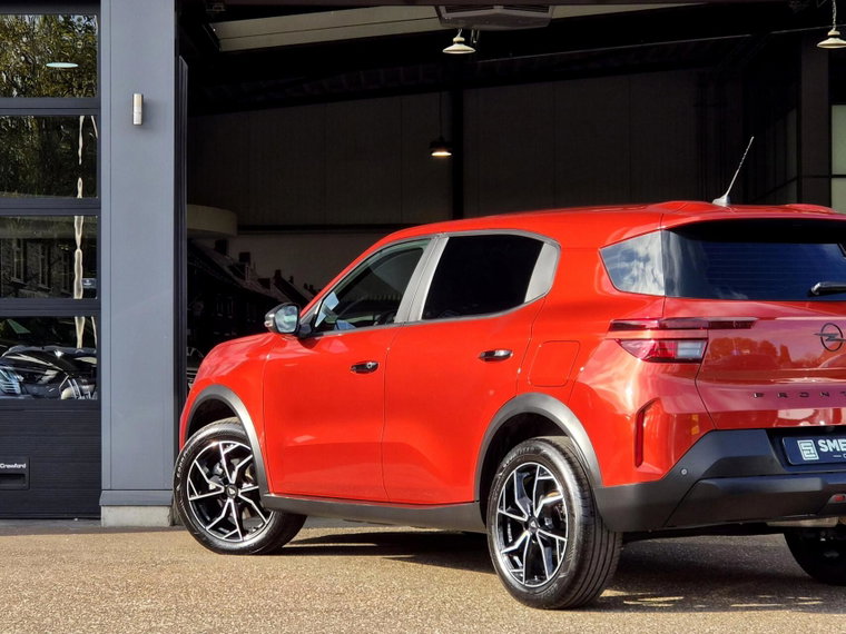 Vehicle Image 8