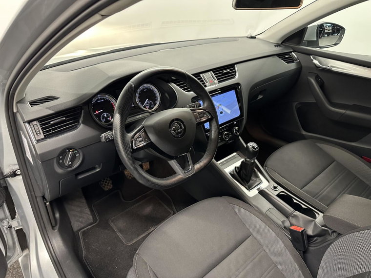Vehicle Image 14