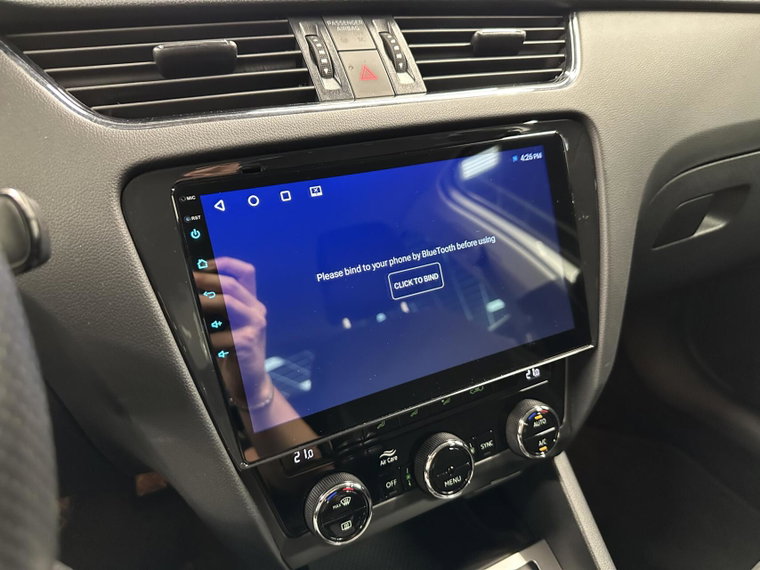 Vehicle Image 25