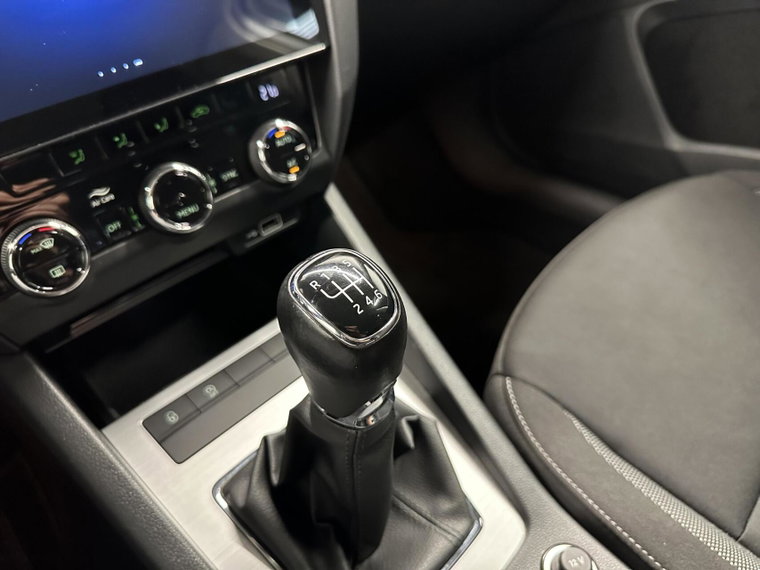 Vehicle Image 33