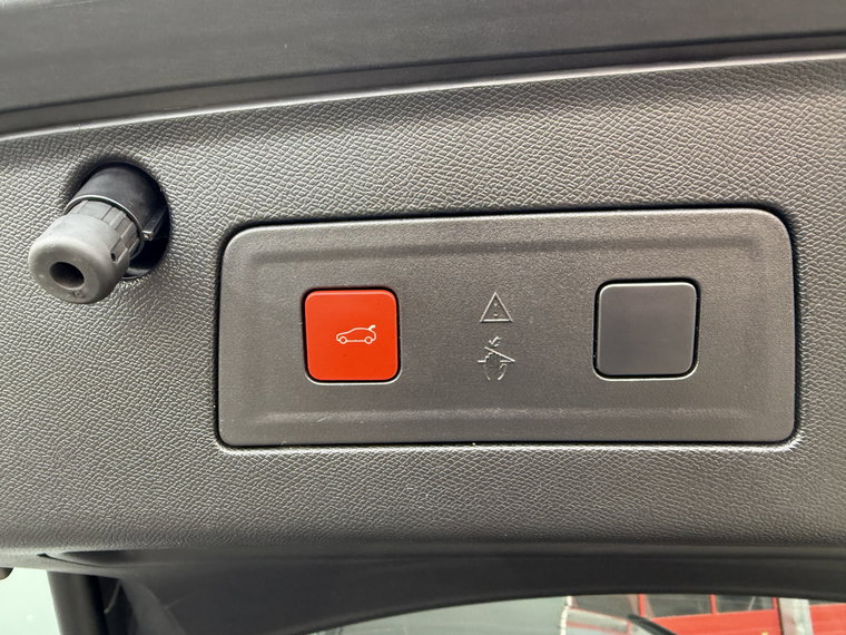 Vehicle Image 33