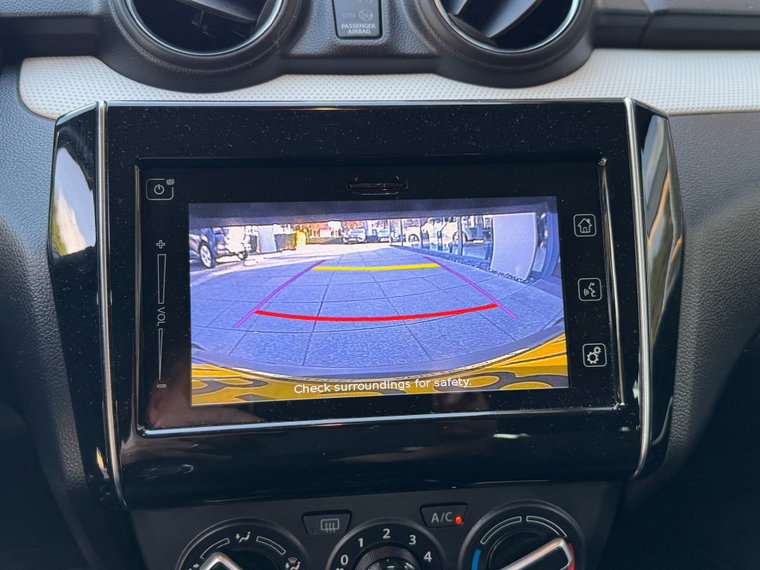 Vehicle Image 25