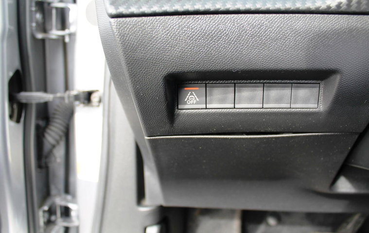 Vehicle Image 25