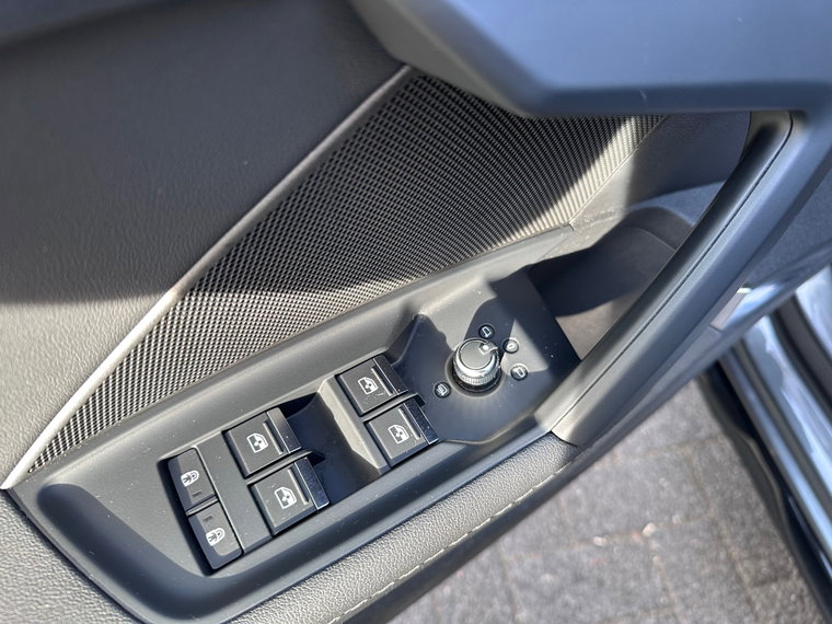 Vehicle Image 37