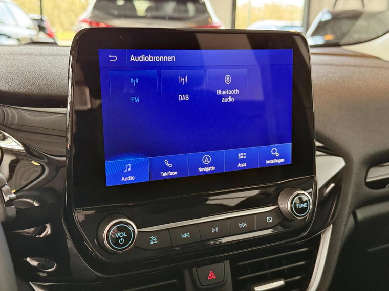 Vehicle Image 25