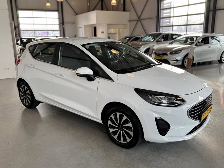 Vehicle Image 32