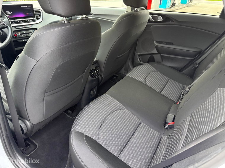 Vehicle Image 37