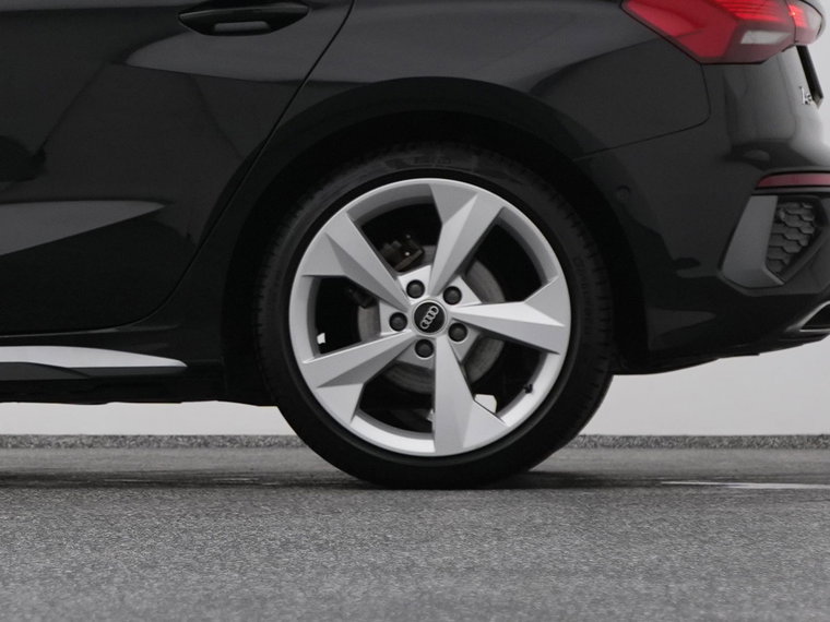 Vehicle Image 40