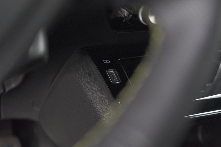 Vehicle Image 32