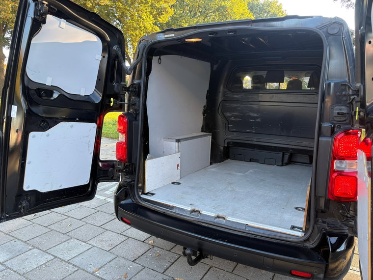 Vehicle Image 32