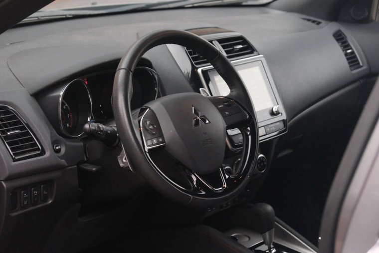 Vehicle Image 8