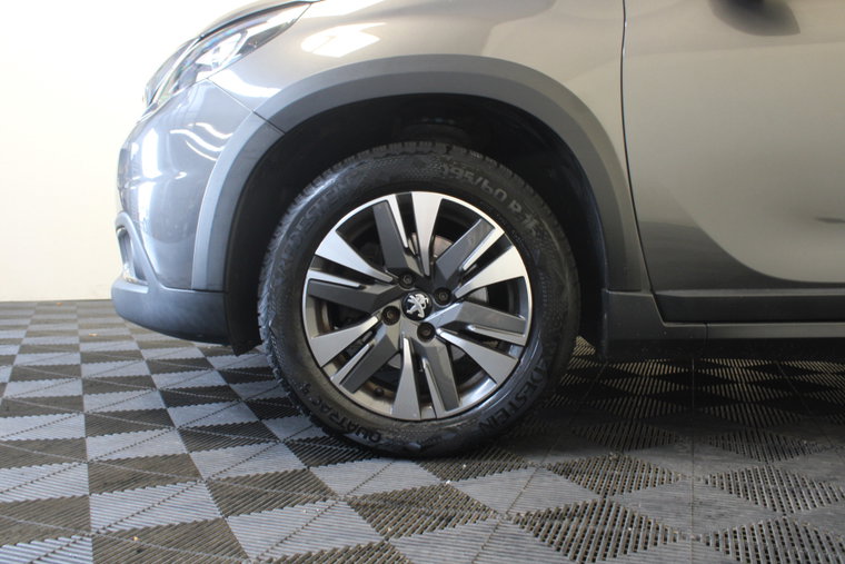 Vehicle Image 12