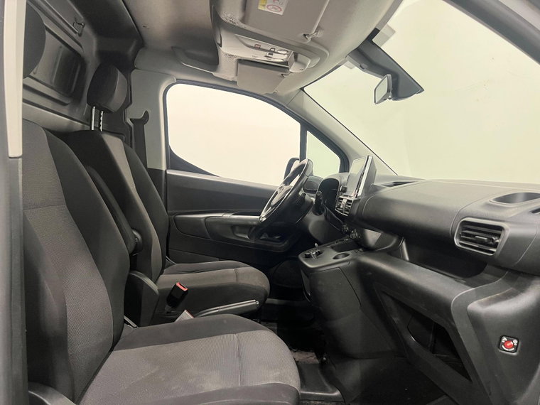 Vehicle Image 17