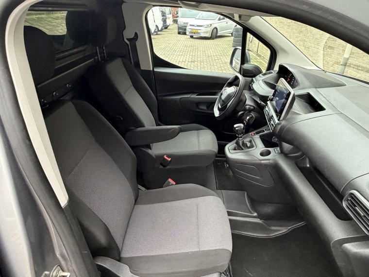 Vehicle Image 30