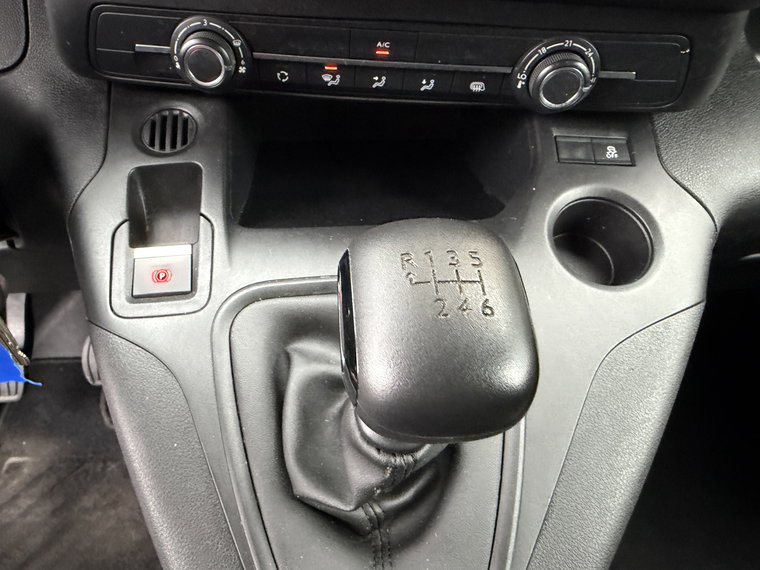 Vehicle Image 38