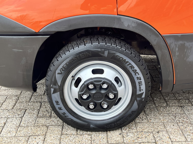 Vehicle Image 26