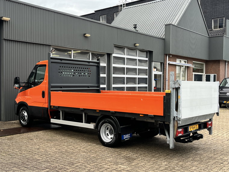 Vehicle Image 28