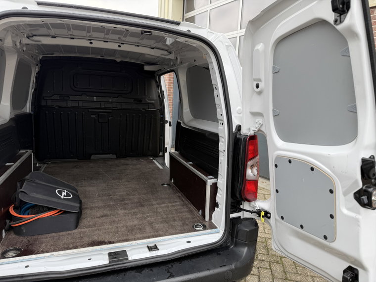 Vehicle Image 23