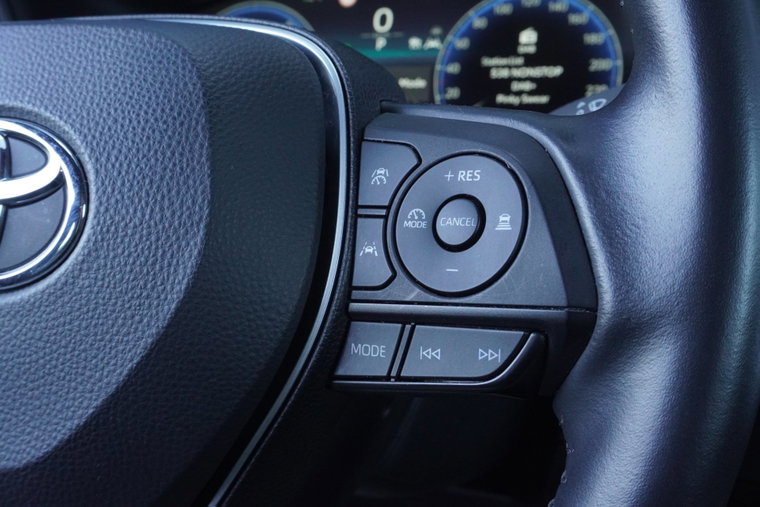 Vehicle Image 25