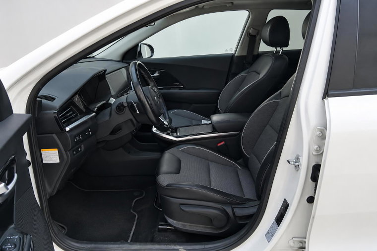 Vehicle Image 13