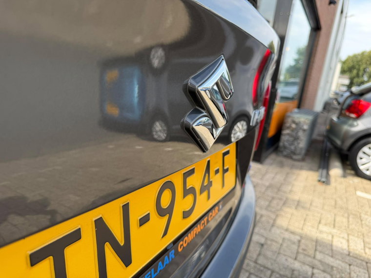 Vehicle Image 12