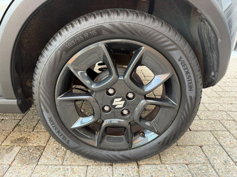 Vehicle Image 16
