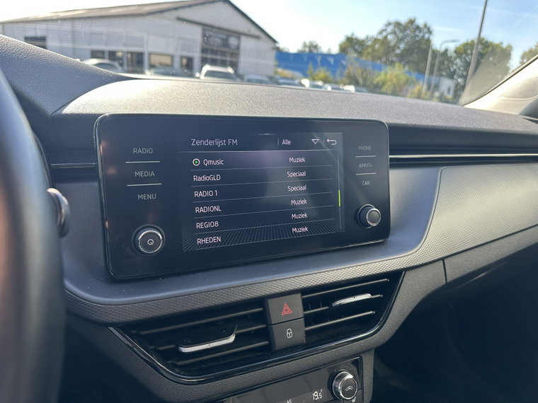 Vehicle Image 32
