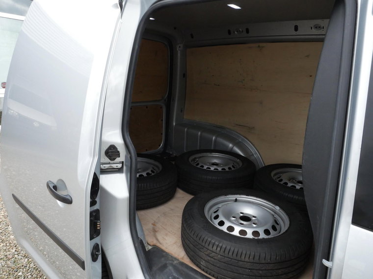 Vehicle Image 12