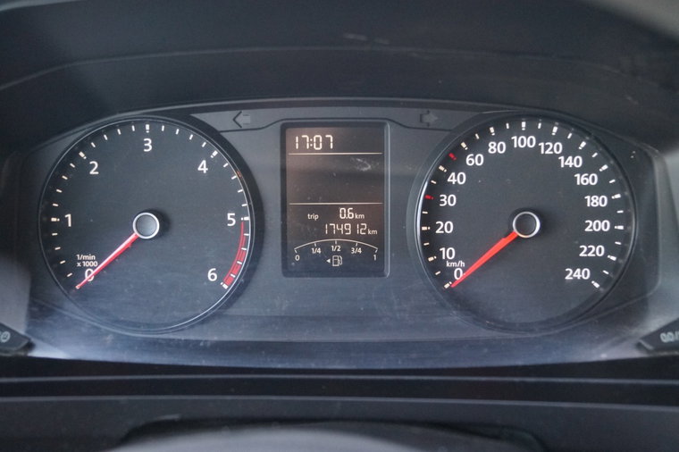 Vehicle Image 25