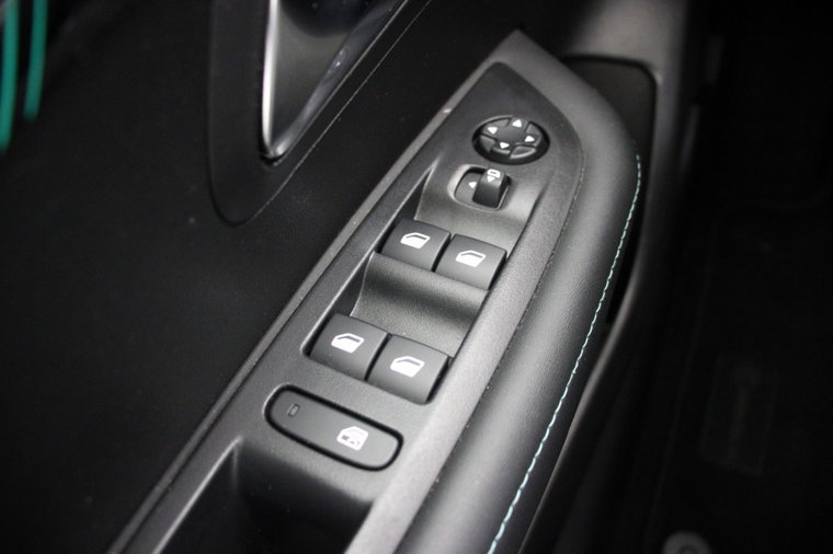 Vehicle Image 32
