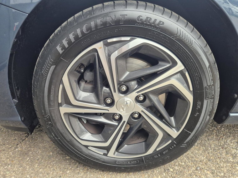 Vehicle Image 32