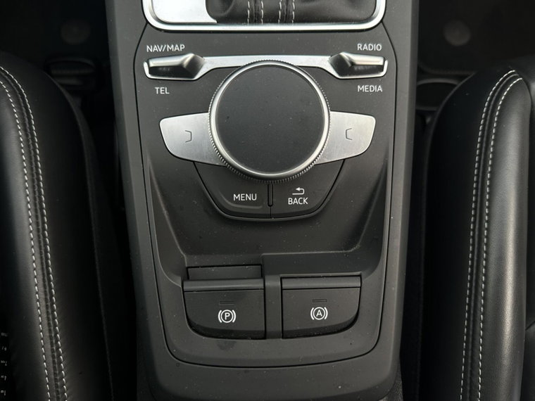 Vehicle Image 25